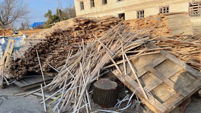Селище Посад-Покровське, що на Херсонщині, відновлюють після обстрілів Селище Посад-Покровське, що на Херсонщині, відновлюють після обстрілів