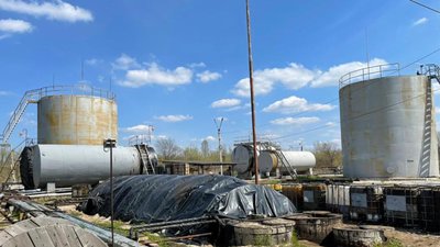 На Дніпропетровщині СБУ викрила нелегальний нафтопереробний завод, який виробляв десятки тонн дизпалива щодня На Дніпропетровщині СБУ викрила нелегальний нафтопереробний завод, який виробляв десятки тонн дизпалива щодня