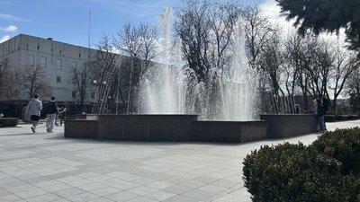 У Кременчуці запустили фонтан у сквері імені Олега Бабаєва