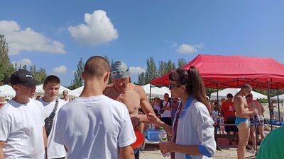 Медики контролюють стан плавців