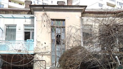 30 років без ремонту: будинок в центрі Одеси вкрився тріщинами 30 років без ремонту: будинок в центрі Одеси вкрився тріщинами