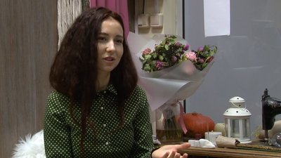 Сім років черкащанка розмальовує чашки Сім років черкащанка розмальовує чашки