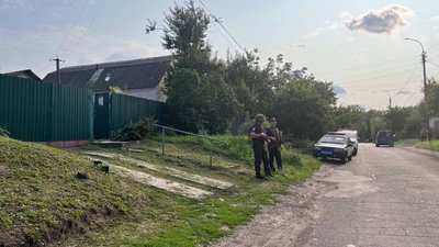 На Черкащині чоловік стріляв у жінку з рушниці На Черкащині чоловік стріляв у жінку з рушниці