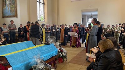 Прощання з загиблими у церкві Прощання з загиблими у церкві