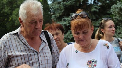 Жителі Новотроїцького на Херсонщині вийшли на акцію протесту — вимагали не підвищувати тарифи Жителі Новотроїцького на Херсонщині вийшли на акцію протесту — вимагали не підвищувати тарифи
