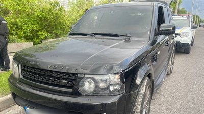 Слухали Лєпса в "Range Rover" у центрі Львова Слухали Лєпса в "Range Rover" у центрі Львова