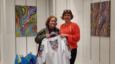 Вишиванка для королеви. Як прикарпатка популяризує український стрій в Іспанії та допомагає під час війни