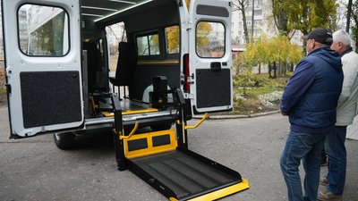 Сумська "Берегиня" отримала нове авто для людей з інвалідністю