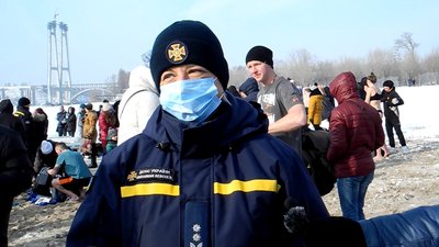 Близько двох тисяч запоріжці занурилися у воду на Водохреща Близько двох тисяч запоріжці занурилися у воду на Водохреща