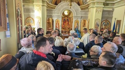 На Тернопільщині прощаються з бійцем, екснардепом Олегом Барною На Тернопільщині прощаються з бійцем, екснардепом Олегом Барною
