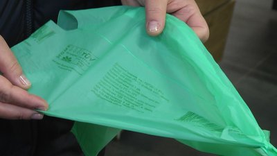 Біопакети мають спеціальне маркування. Біопакети мають спеціальне маркування.
