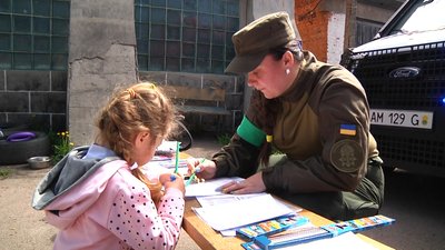 На Житомирщині правоохоронці облаштували для дітей-переселенців безпекове містечко На Житомирщині правоохоронці облаштували для дітей-переселенців безпекове містечко
