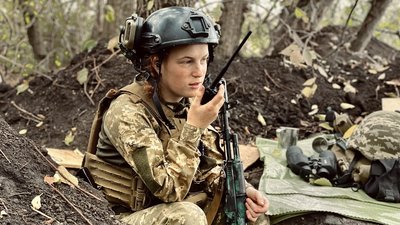 "Ця війна стосується цілого світу". Кулеметниця з Прикарпаття написала лист для заходу в США, де збирали гроші для ЗСУ "Ця війна стосується цілого світу". Кулеметниця з Прикарпаття написала лист для заходу в США, де збирали гроші для ЗСУ