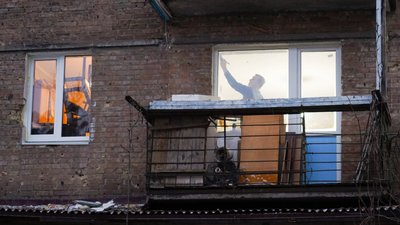 Пошкоджений ракетою будинок у Вишгороді: коли ремонтуватимуть багатоповерхівку