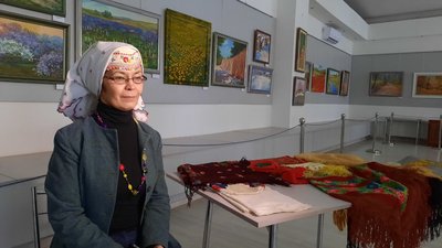 У львівському музеї розповіли, як їх носили хустки у різних регіонах України У львівському музеї розповіли, як їх носили хустки у різних регіонах України