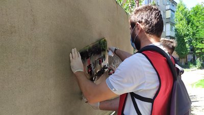 На стінах миколаївських будинків замальовували рекламу наркотиків