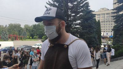 Тернопільскі ресторатори вийшли на акцію протесту Тернопільскі ресторатори вийшли на акцію протесту