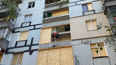 обстріл Дніпра касетним іскандером, пошкоджений будинок