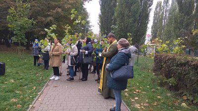 У Луцьку родини загиблих військових висадили пів сотні іменних кленів У Луцьку родини загиблих військових висадили пів сотні іменних кленів