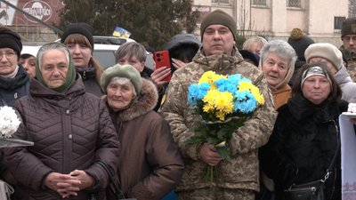 Після трьох років у російському полоні на Рівненщину повернувся полковник Олександр Тимощук Після трьох років у російському полоні на Рівненщину повернувся полковник Олександр Тимощук