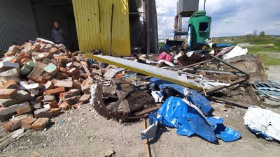 16 прямих влучань. У якому стані та як працює розбомблена агрофірма у Попівці на Сумщині? 16 прямих влучань. У якому стані та як працює розбомблена агрофірма у Попівці на Сумщині?