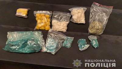 Працівники департаменту стратегічних розслідувань Тернопільщини затримали групу наркоторговців Працівники департаменту стратегічних розслідувань Тернопільщини затримали групу наркоторговців