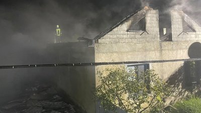 Горіла вся площа покрівлі й перекриття житла: на Закарпатті сталася пожежа у житловому будинку Горіла вся площа покрівлі й перекриття житла: на Закарпатті сталася пожежа у житловому будинку