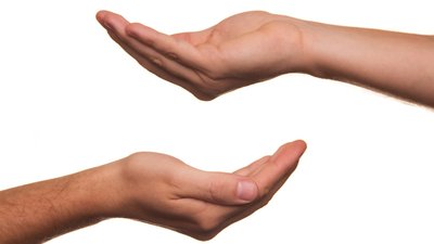 Доброчинність чи непрямий підкуп: як політсили Черкащини займаються благодійнстю