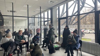Заряджають телефони та п‘ють чай: скільки людей відвідало "Пункти незламності" у Полтаві Заряджають телефони та п‘ють чай: скільки людей відвідало "Пункти незламності" у Полтаві