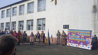 На Дніпропетровщині відкрили меморіальну дошку загиблому в Іловайському котлі Василю Милащенку На Дніпропетровщині відкрили меморіальну дошку загиблому в Іловайському котлі Василю Милащенку
