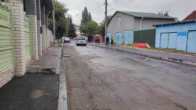 Ремонт тротуару на вулиці Хлібній у Житомирі не завершили: які причини Ремонт тротуару на вулиці Хлібній у Житомирі не завершили: які причини