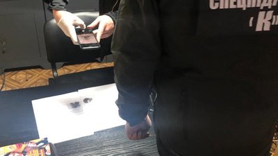 Житомирянин намагався вивезти до Білорусі старі монети та георгіївські хрести