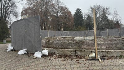 Завершити мають до кінця року: у Полтаві прибирають аварійний фонтан