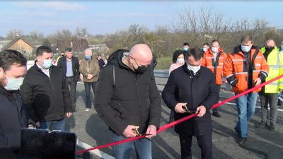 Добудований Буштинський міст відкрили для проїзду на Закарпатті Добудований Буштинський міст відкрили для проїзду на Закарпатті