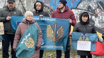 "Чекаємо на повернення наших захисників": у Миколаєві вчергове відбулася акція "Не мовчи!Полон вбиває!" "Чекаємо на повернення наших захисників": у Миколаєві вчергове відбулася акція "Не мовчи!Полон вбиває!"