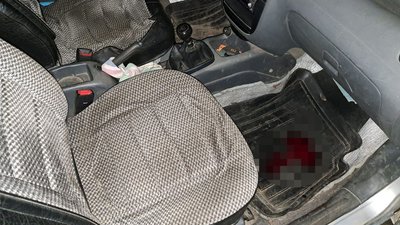 На Житомирщині затримали двох чоловіків зі зброєю та тушею косулі На Житомирщині затримали двох чоловіків зі зброєю та тушею косулі