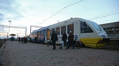 УЗ повідомила про затримку 81 потяга на понад годину