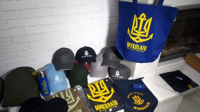 "Миколаїв — місто героїв": як місцеві підприємці-волонтери розробили патріотичний мерч