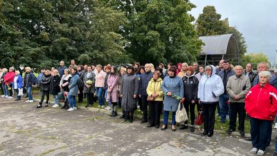 "Мріяв про щасливе та мирне життя". На Сумщині попрощалися з бійцем Денисом Мурзовим "Мріяв про щасливе та мирне життя". На Сумщині попрощалися з бійцем Денисом Мурзовим