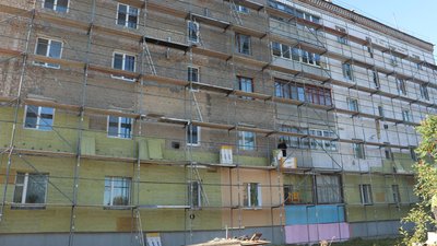 У Борзні на Чернігівщині ремонтують та утеплюють багатоповерхівки