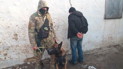 Службова вівчарка допомогла оперативникам Херсонщини затримати серійного крадія