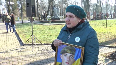 Хода пам'яті у Франківську: загиблі кіборги у спогадах матерів та побратимів Хода пам'яті у Франківську: загиблі кіборги у спогадах матерів та побратимів