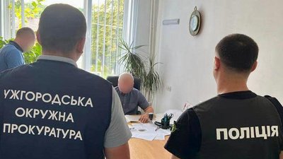 На Закарпатті затримали голову ВЛК за підозрою в одержанні хабаря На Закарпатті затримали голову ВЛК за підозрою в одержанні хабаря