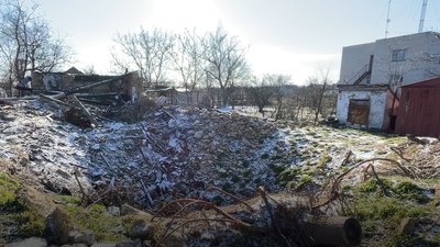 Під постійними обстрілами, без світла і води: як живуть люди у селі Садове на Херсонщині Під постійними обстрілами, без світла і води: як живуть люди у селі Садове на Херсонщині