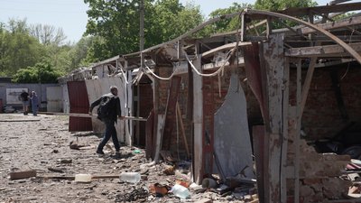 Знищені гаражі внаслідок авіаударів по Київському району Харкова Знищені гаражі внаслідок авіаударів по Київському району Харкова