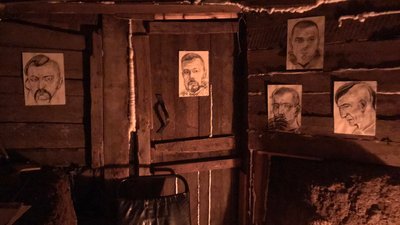 Портрети з передової: черкаський митець влаштував мінігалерею в бліндажі