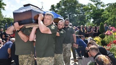 У Луцькій громаді прощалися з загиблим бійцем Павлом Вітком