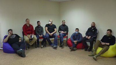 У Миколаєві ветеранів АТО зібрав на зустріч у групу підтримки проєкт "Рівний рівному"
