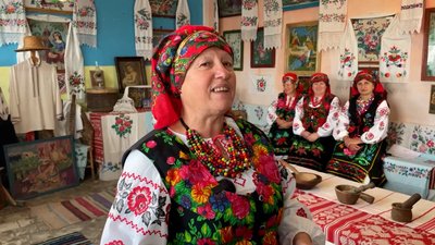 Понад 200 народних пісень: де шукають і кому співають солістки ансамблю "Антонівчанка", що на Прилуччині Понад 200 народних пісень: де шукають і кому співають солістки ансамблю "Антонівчанка", що на Прилуччині