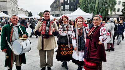 "Коло молодих митців" – у Житомирі презентували свої роботи майстри з 14 регіонів України "Коло молодих митців" – у Житомирі презентували свої роботи майстри з 14 регіонів України
